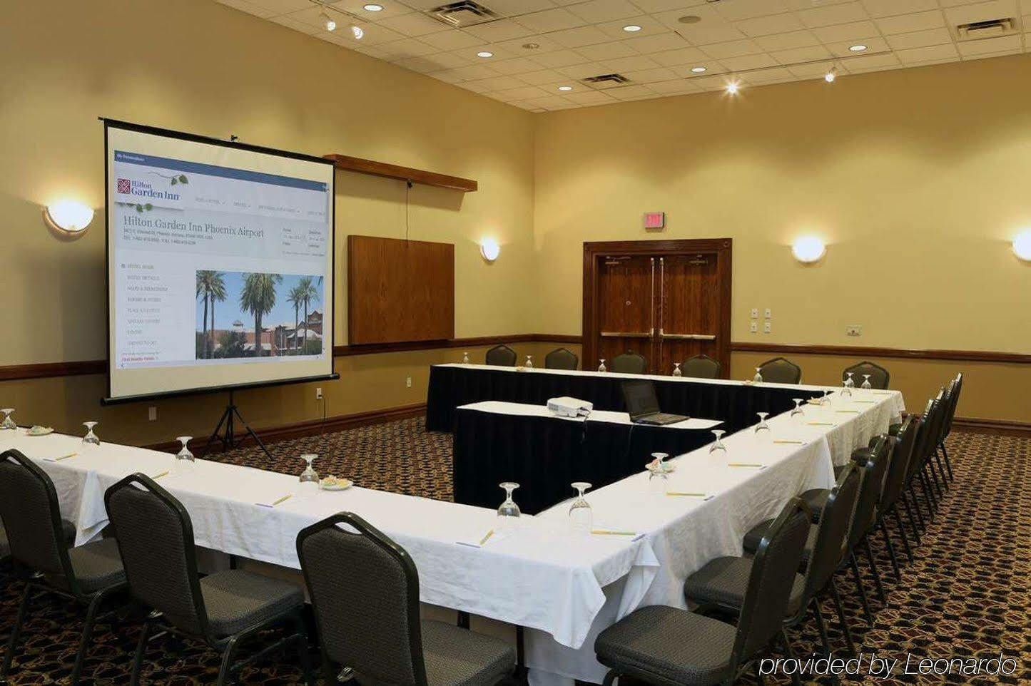 Hilton Garden Inn Phoenix Airport Екстериор снимка